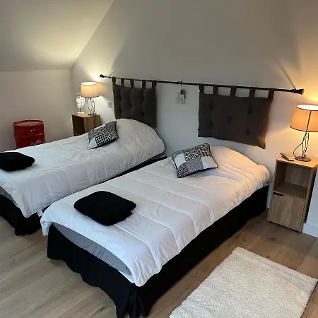 Сasa de vacaciones Black House Spay
