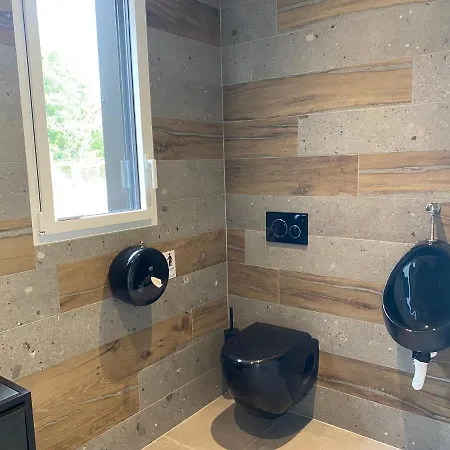 Сasa de vacaciones Black House Spay